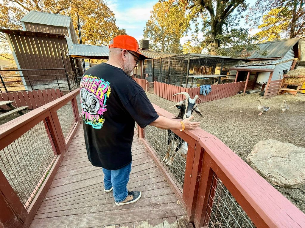 hochatown animal rescue and petting zoo broken bow ok dallas to oklahoma road trip